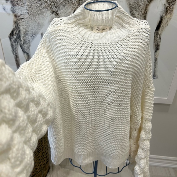 RD Style ivory balloon sleeve sweater size small.  NWOT - Picture 3 of 5
